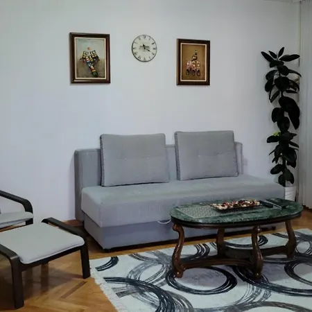 Community Park Apartment *